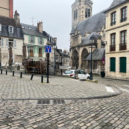 Petit F2 Fonctionnel Plein Centre Et Proche Gare Apartment Bourges Exterior photo